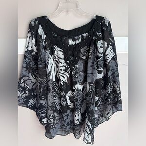 Chic Black and Gray Floral Women's Blouse Size 2X